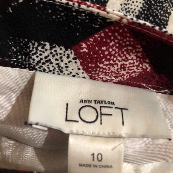 ANN TAYLOR LOFT Womens Lined Skirt Side Zipper Size 10 Pin tucks Around Hips - Picture 8 of 9